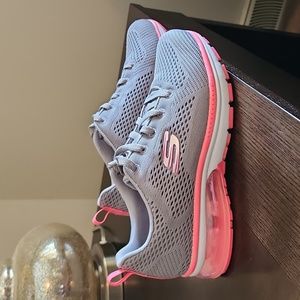 Skechers athletic shoes Size 5.5